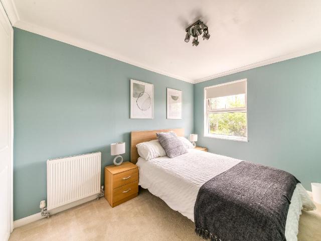 5 bed house for sale