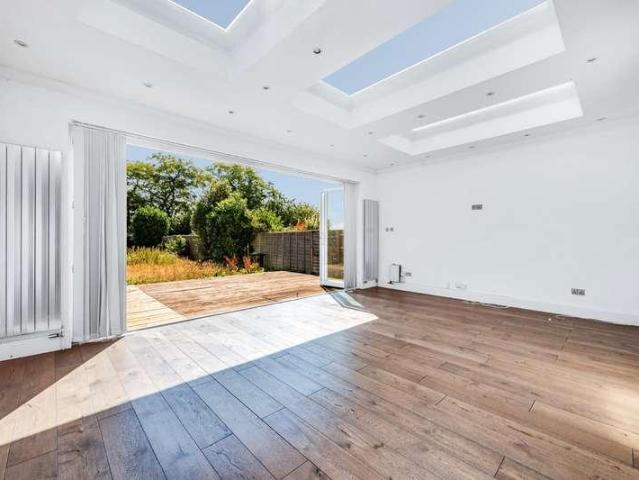 5 bed house for sale