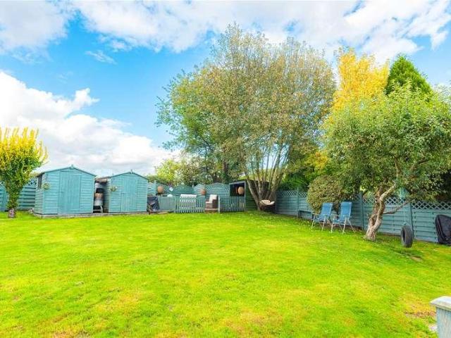 5 bed house for sale