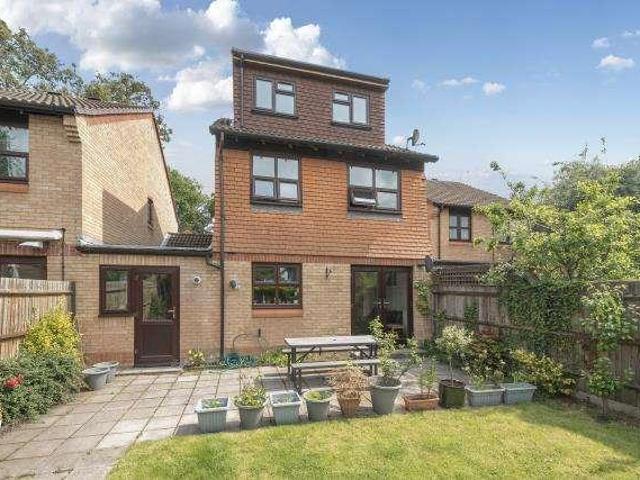 5 bed house for sale