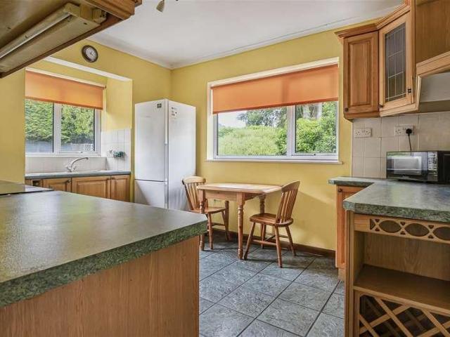 5 bed house for sale
