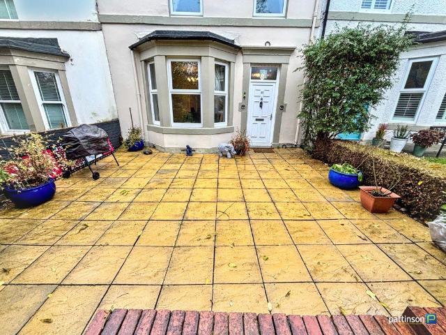 5 bed house for sale