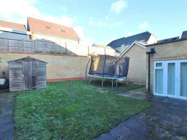 5 bed house for sale