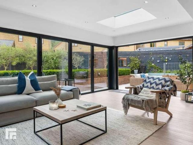 5 bed house for sale