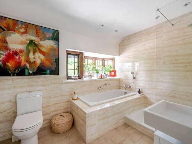 5 bed house for sale