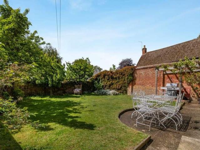 5 bed house for sale