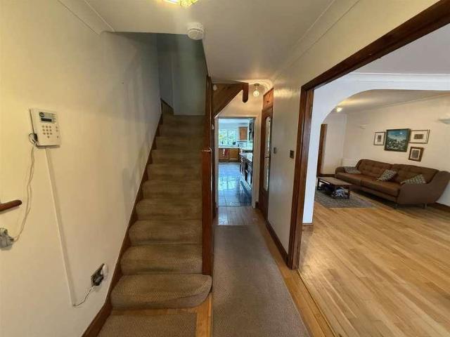 5 bed house for sale