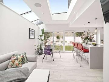 5 bed house for sale