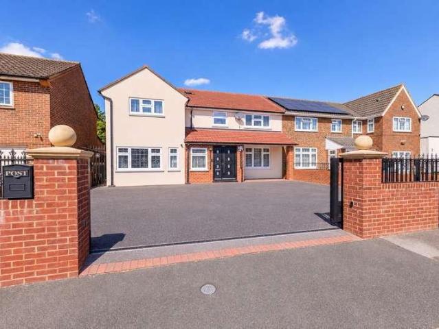 5 bed house for sale