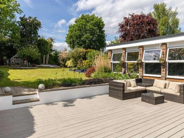 5 bed house for sale