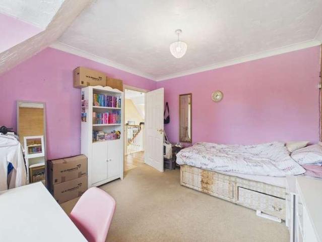 5 bed house for sale