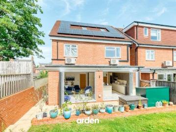 5 bed house for sale