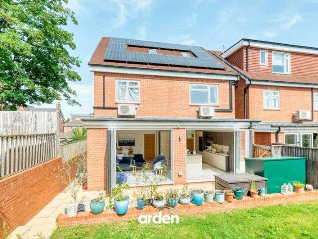 5 bed house for sale