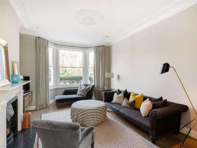 5 bed house for sale
