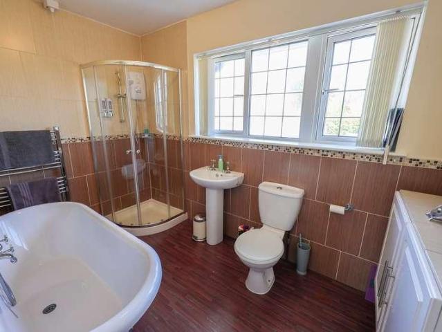 5 bed house for sale