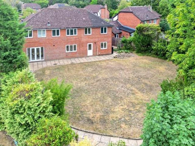 5 bed house for sale