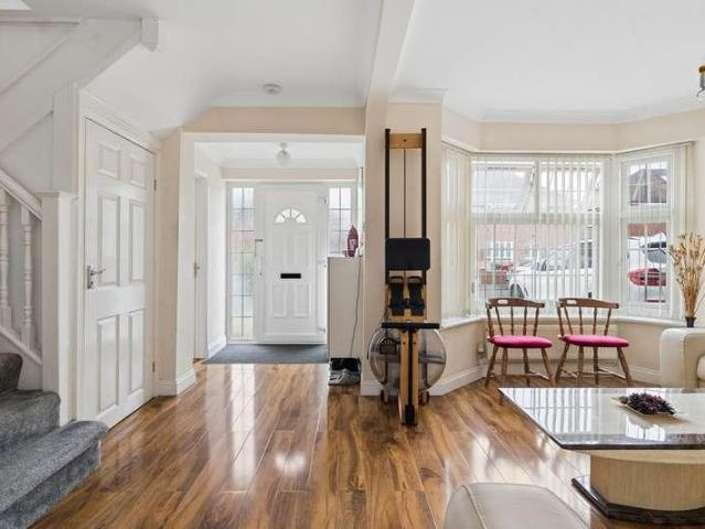 5 bed house for sale