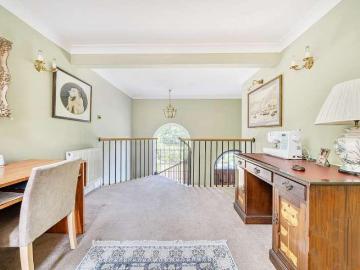 5 bed house for sale