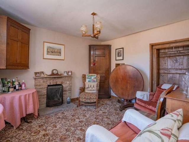 5 bed house for sale