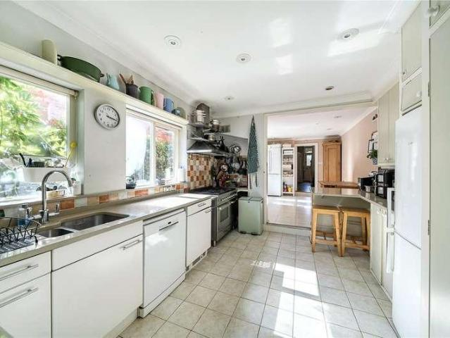 5 bed house for sale