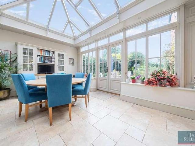5 bed house for sale