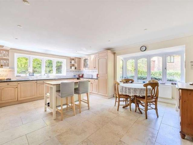5 bed house for sale