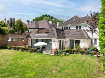 5 bed house for sale