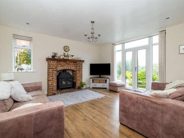 5 bed house for sale