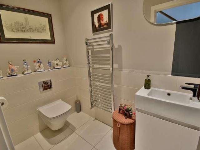 5 bed house for sale