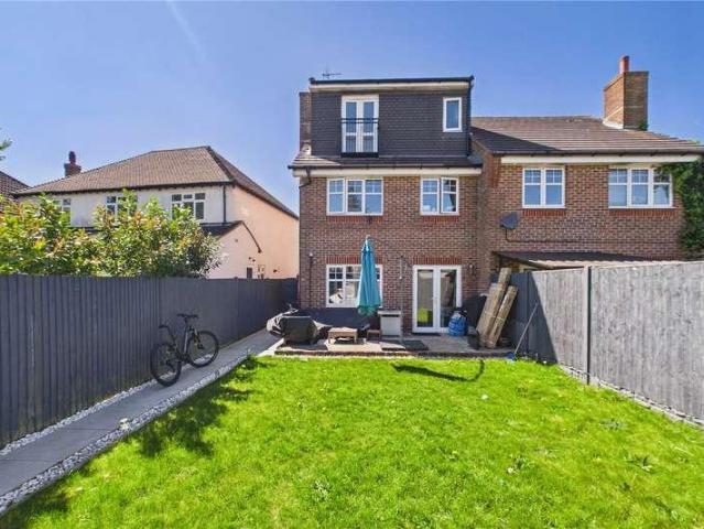 5 bed house for sale