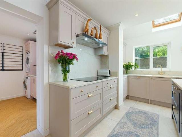 5 bed house for sale