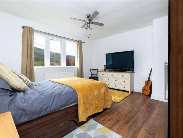 5 bed house for sale
