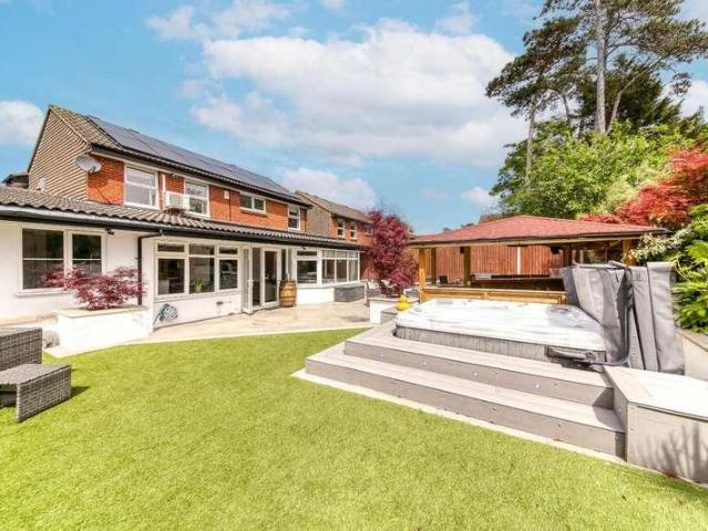5 bed house for sale