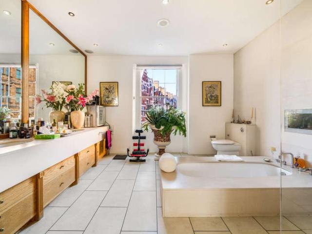 5 bed house for sale