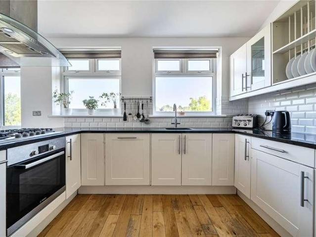 5 bed house for sale