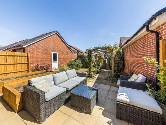 5 bed house for sale