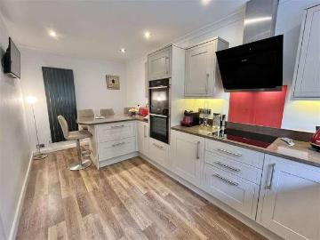 5 bed house for sale
