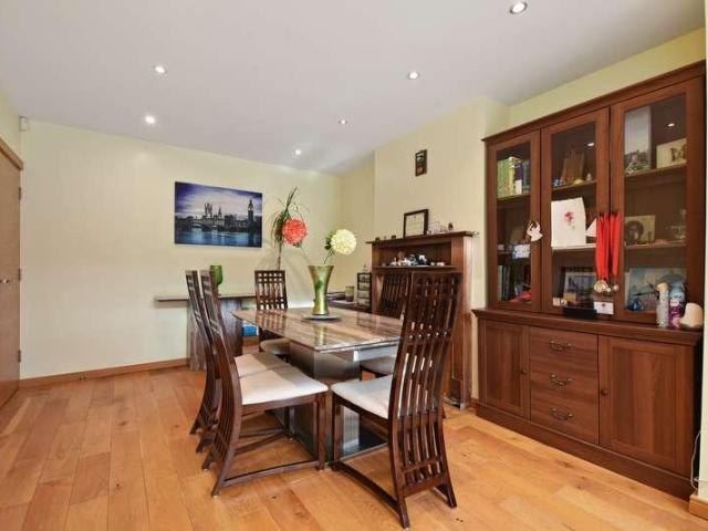 5 bed house for sale