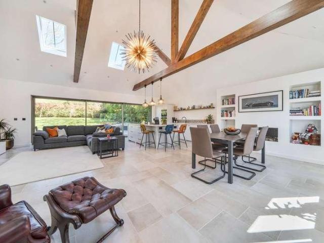 5 bed house for sale