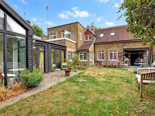 5 bed house for sale
