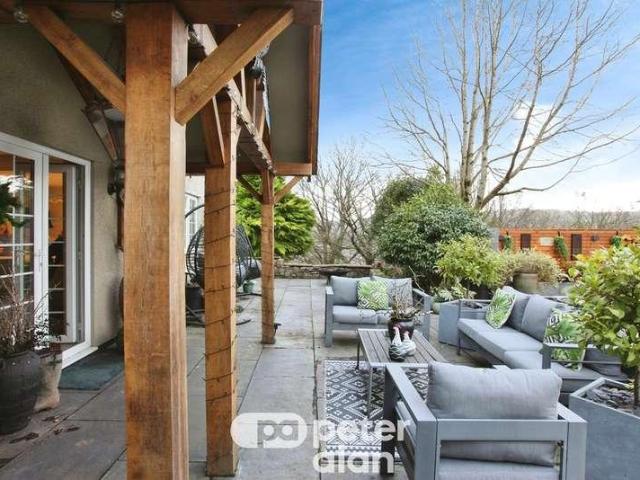 5 bed house for sale