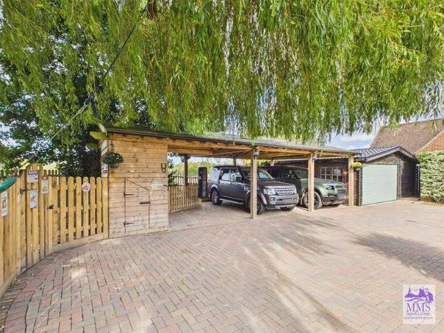 5 bed house for sale