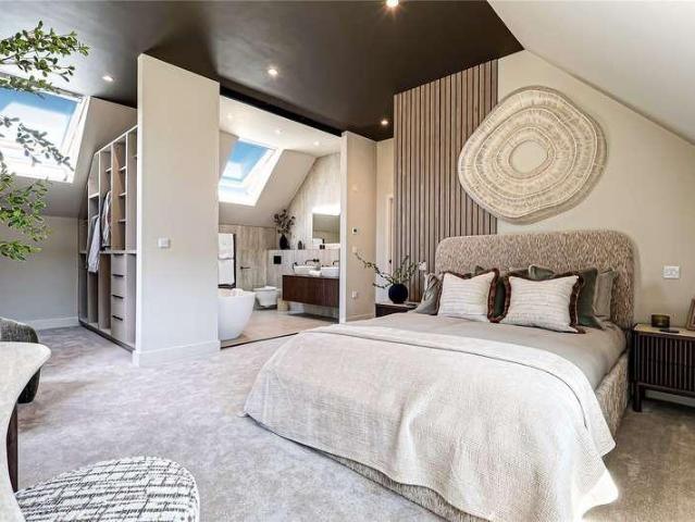 5 bed house for sale