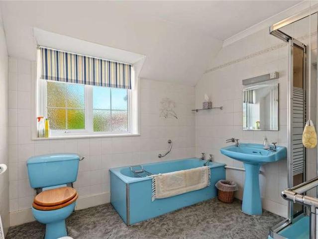 5 bed house for sale
