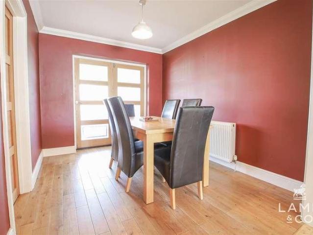 5 bed house for sale