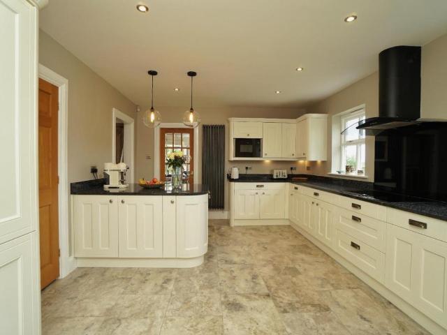 5 bed house for sale