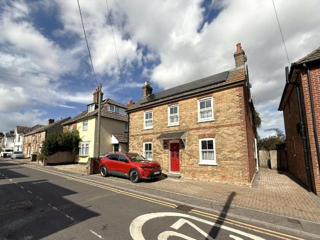 5 bed house for sale