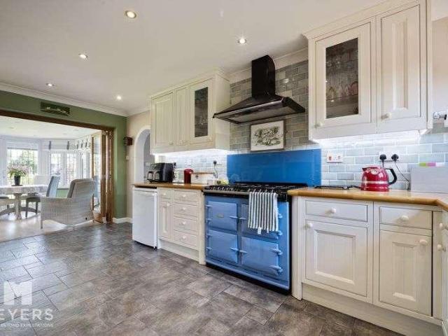 5 bed house for sale
