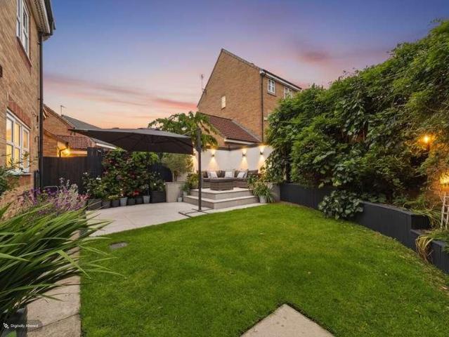 5 bed house for sale