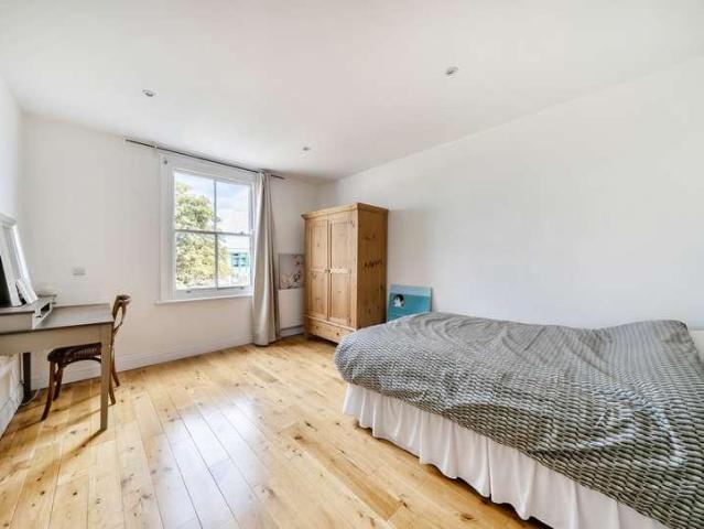 5 bed house for sale